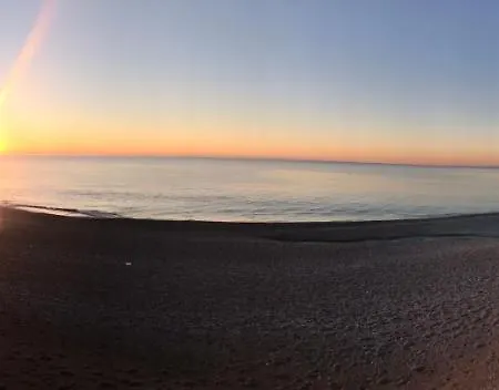 Lido, A 50 Metri Dal Mare